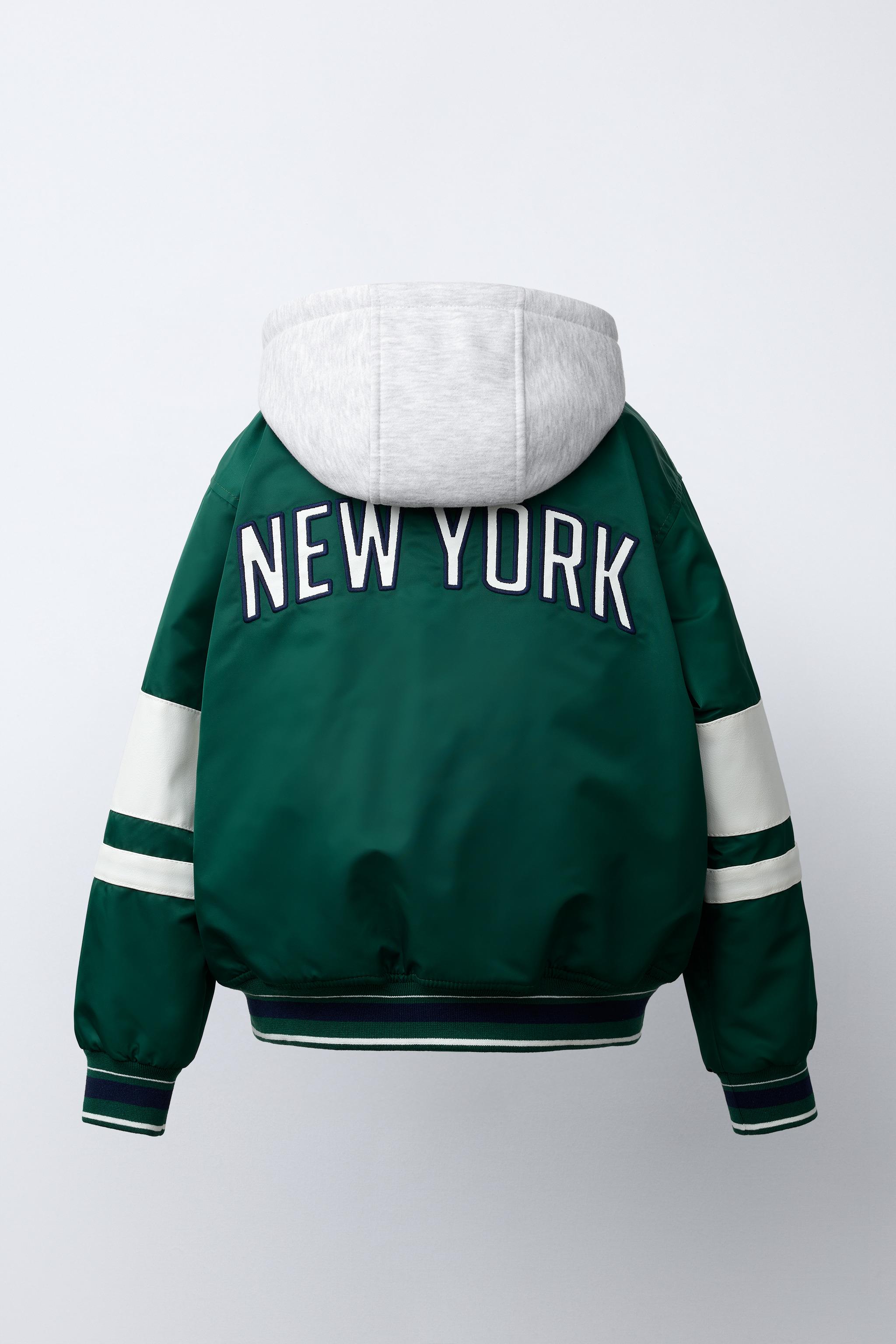 BLOUSON BOMBER EN NYLON AVEC INSCRIPTION ET CAPUCHE AMOVIBLE